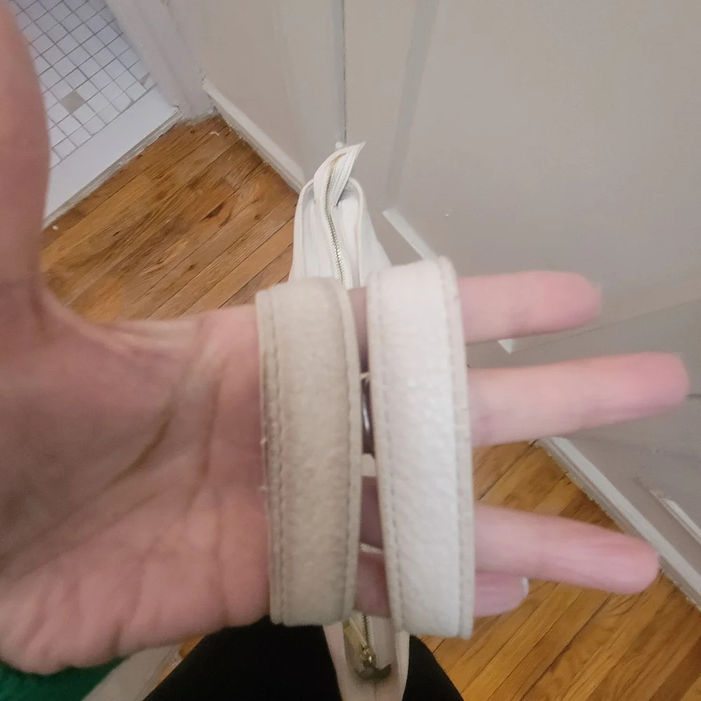 Tory Burch Meyer Plaque Pebbled Cream‎ Leather Tote. Old Money Quiet Luxury. - Picture 4 of 13